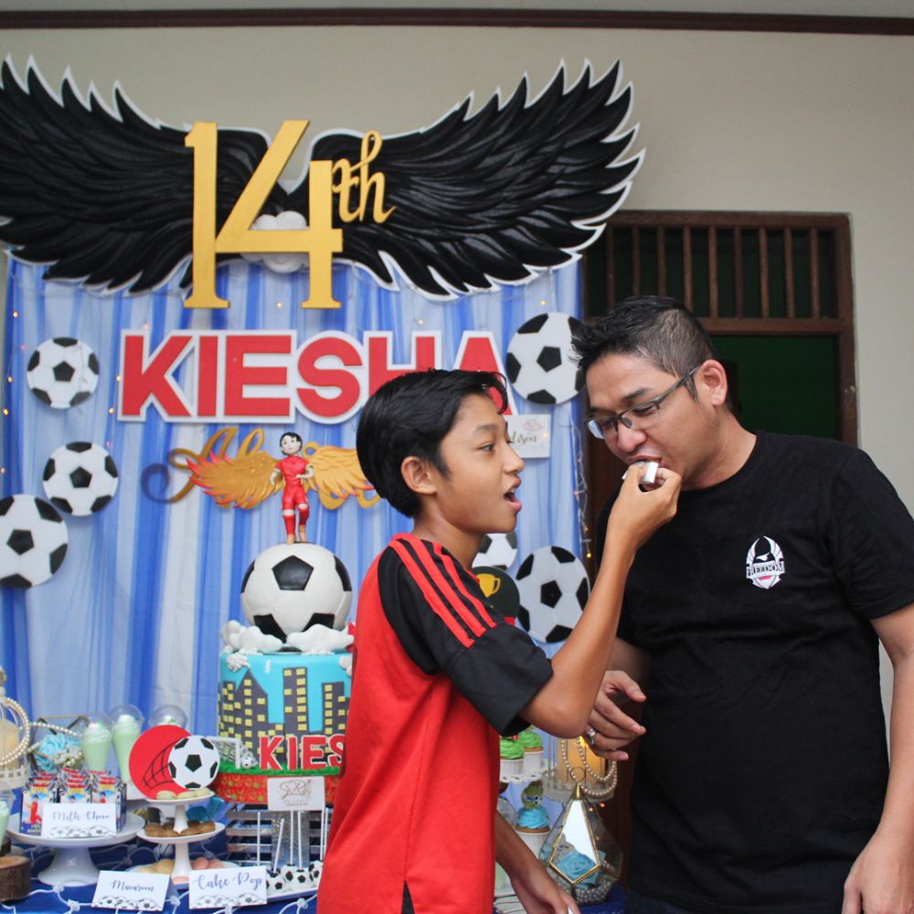 9 Potret kompak Okie Agustina & Pasha rayakan ultah anak sulung