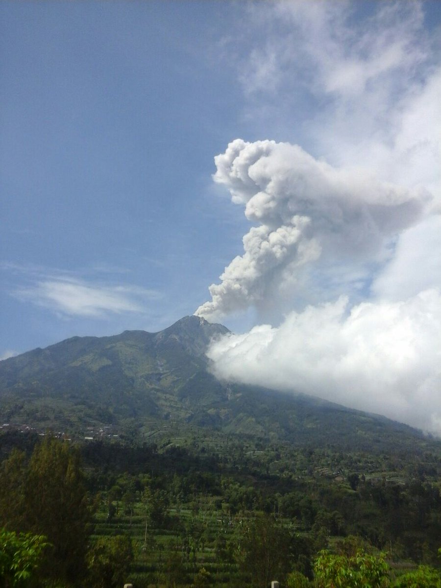 Gunung Merapi alami letusan freatik susulan Senin 09.38 WIB