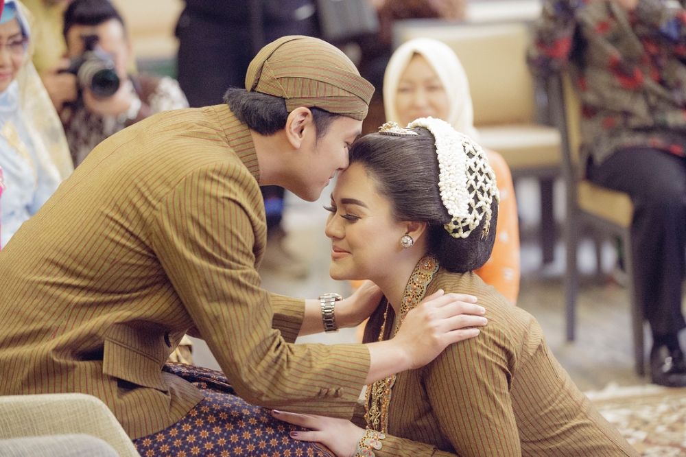 Kental dengan adat Jawa, begini 11 momen tujuh bulanan Vicky Shu