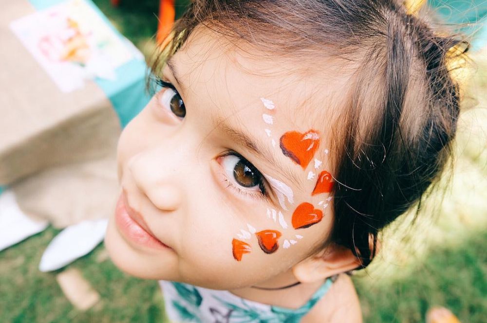 Potret menggemaskan 7 anak seleb saat wajahnya dilukis, makin imut