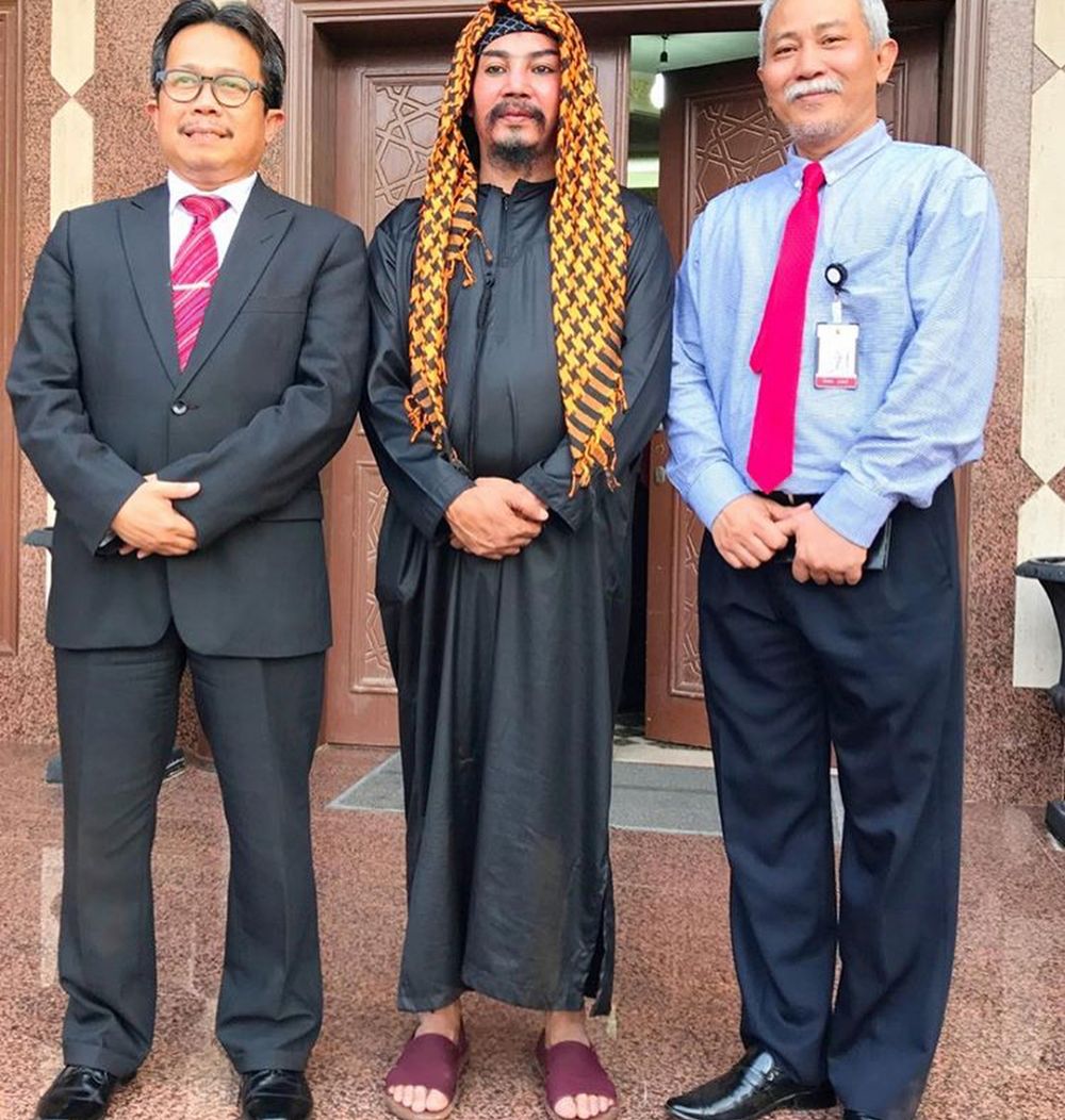 10 Penampilan Limbad kenakan baju muslim, jauh dari kesan garang