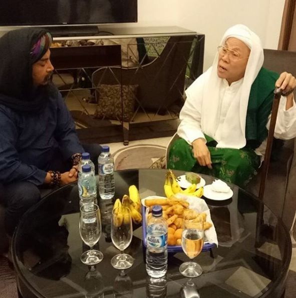 10 Penampilan Limbad kenakan baju muslim, jauh dari kesan garang