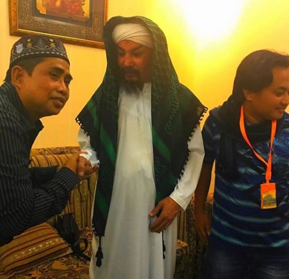 10 Penampilan Limbad kenakan baju muslim, jauh dari kesan garang