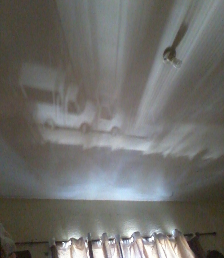 10 Bayangan benda sekitar ini nggak sengaja membentuk gambar indah