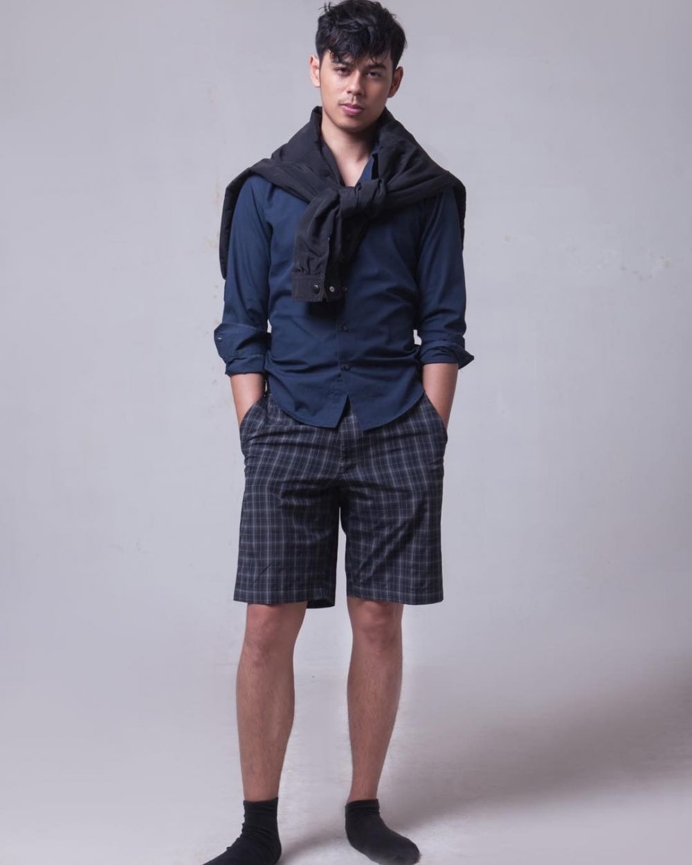 10 Gaya keren Surya Sahetapy putra Dewi Yull, ganteng abis