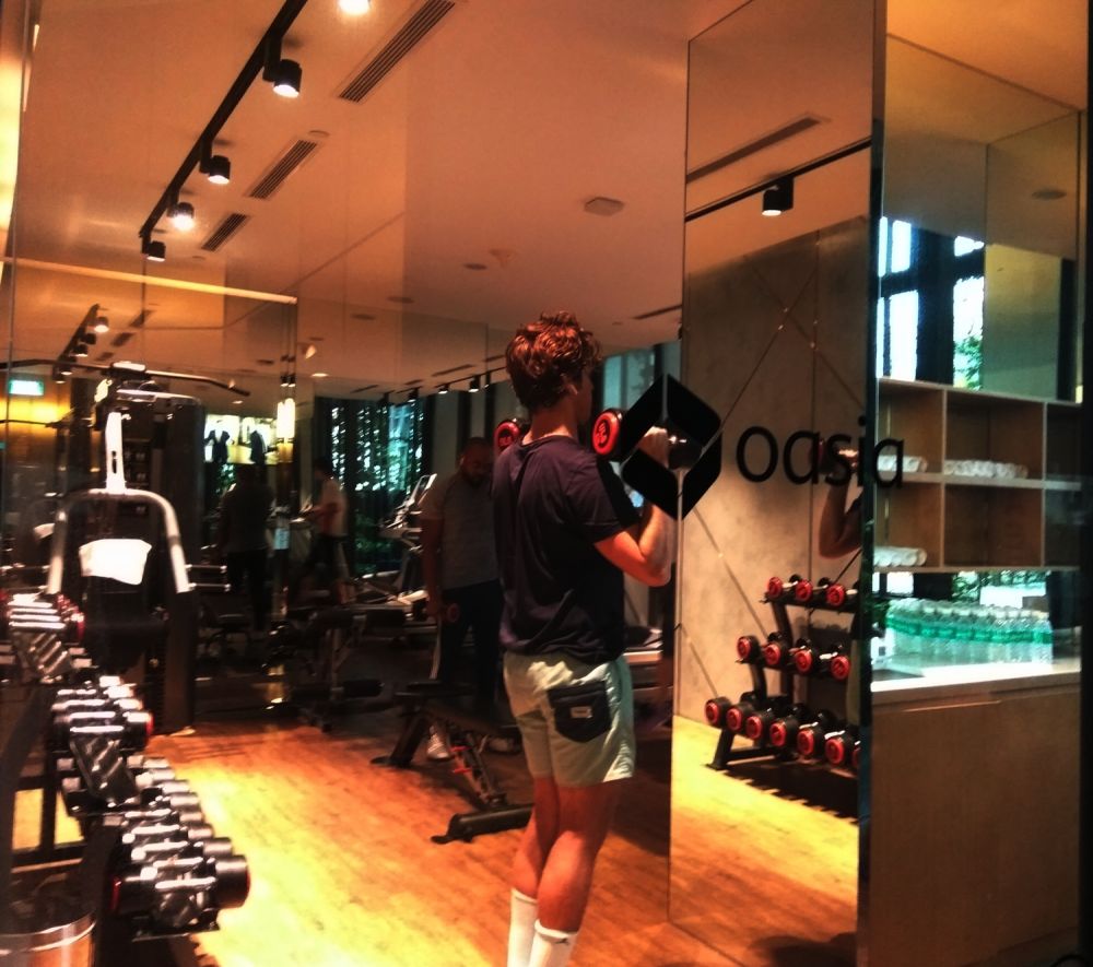 Hotel ini konsepnya unik, bikin kamu serasa di taman vertikal raksasa