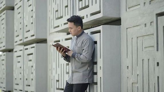 Idola tahun 90-an, ini 8 beda gaya Sahrul Gunawan dan Indra Bruggman