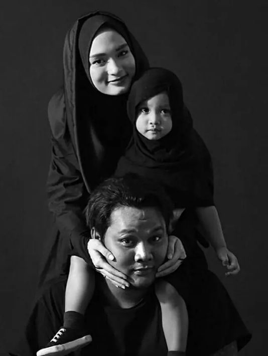 7 Potret transformasi Inara Rusli, istri Virgoun yang kini bercadar