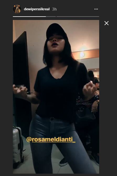 8 Pesona Rosa Meldianti, keponakan Dewi Perssik yang juga jago goyang