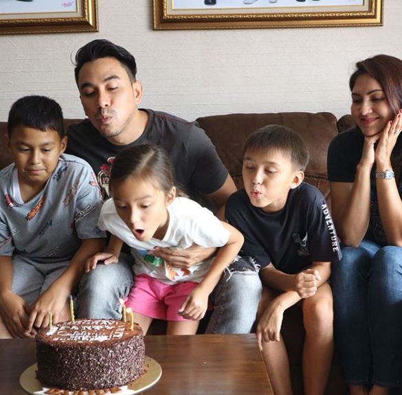 8 Momen perayaan ulang tahun Darius Sinathrya, sederhana tapi hangat