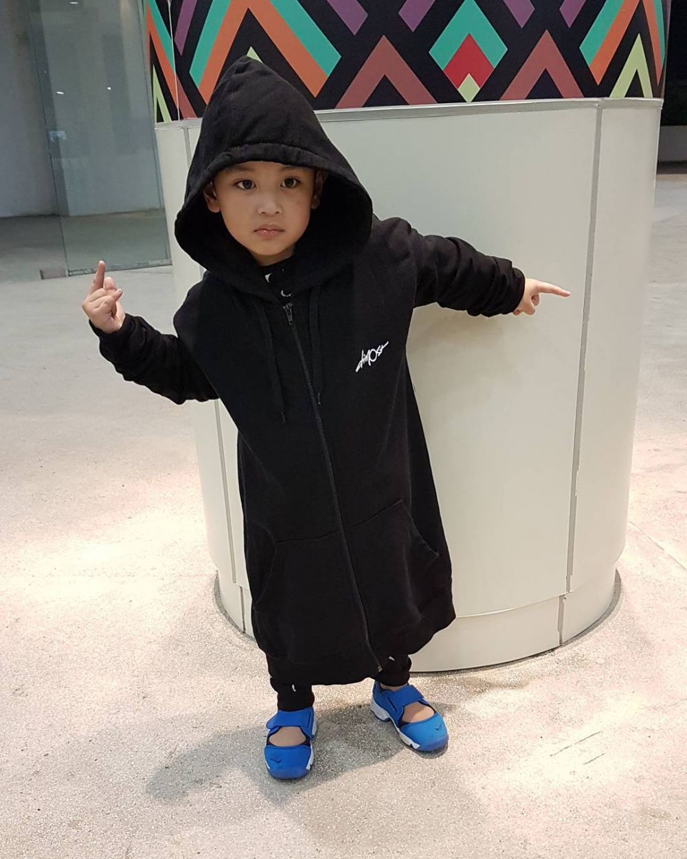 8 Gaya Aditya Manilkara anak bungsu Wendi Cagur, gantengnya kebangetan