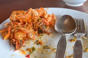 5 Fakta sampah makanan di Indonesia, bisa beri makan 28 juta orang