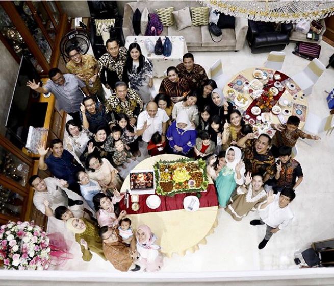 9 Momen meriah keluarga SBY jalani Ramadan, ada rayakan ultah mertua