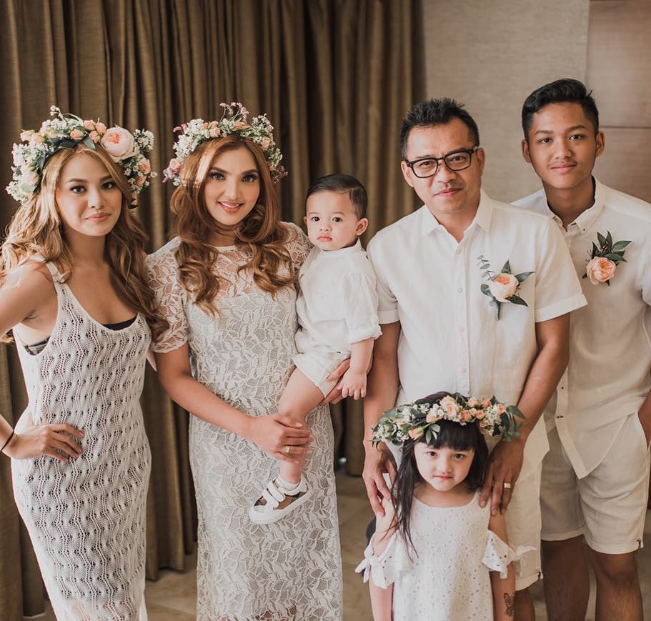 10 Transformasi Ashanty, dari imut-imut hingga jadi hot mama