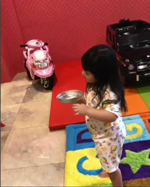 9 Penampakan kamar & ruang bermain Arsy yang serba pink, penuh mainan