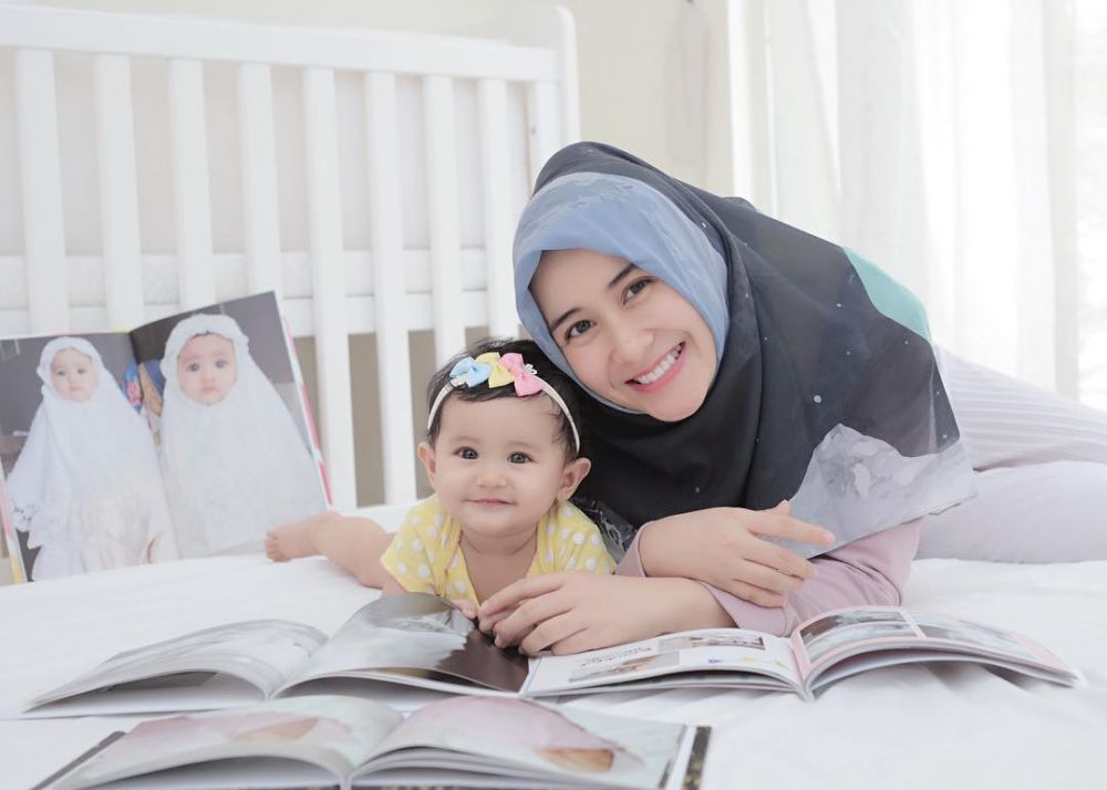 7 Potret Ryana Dea saat kenakan jilbab, didoakan warganet istikamah