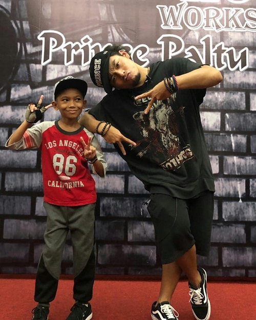 6 Potret Tyo, bocah SD yang masuk Instagram Liam Payne saat zumba