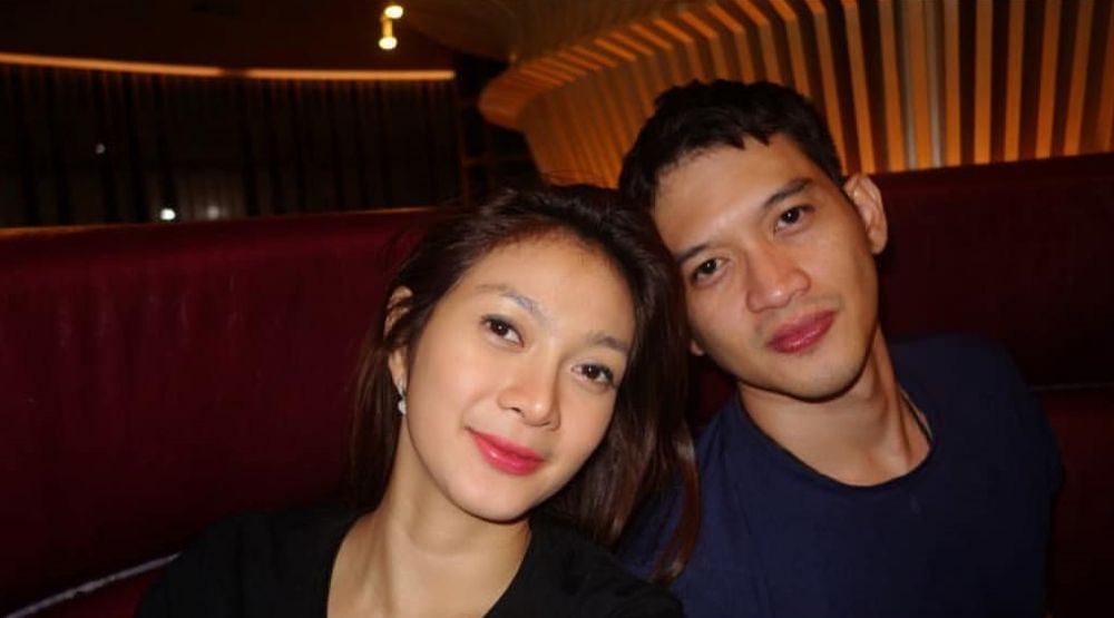 Jarang terekspos, ini 10 kemesraan Rezky Aditya dan kekasih cantiknya