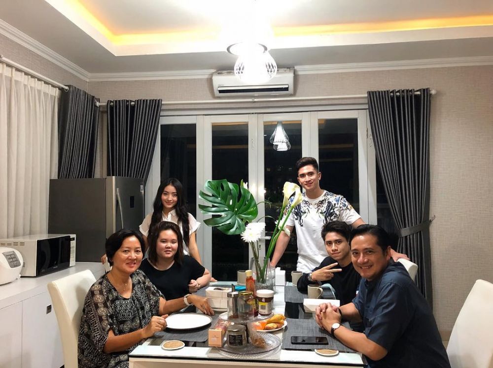 Punya pacar muslim, 5 seleb ini temani puasa di bulan Ramadan