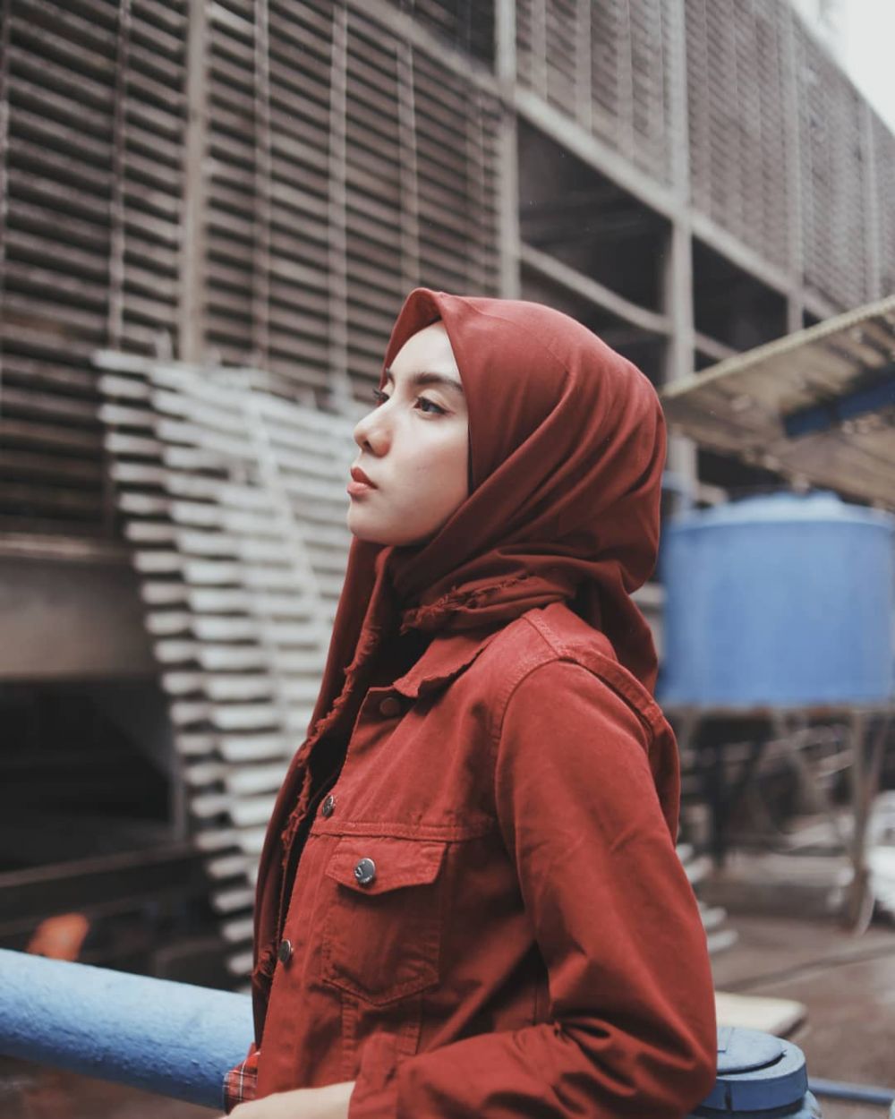10 Pesona Riska Ariyanti, hijaber cantik anggota manajemen Awkarin
