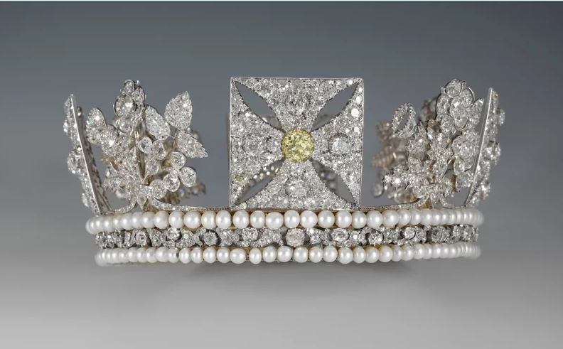 5 Fakta mahkota pengantin wanita kerajaan Inggris, usia ratusan tahun