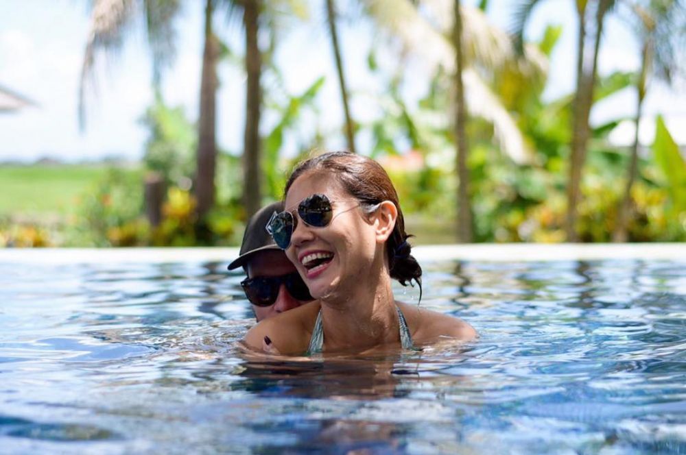 10 Kemesraan Aline Adita & suami sebelum nikah, lengket kayak prangko