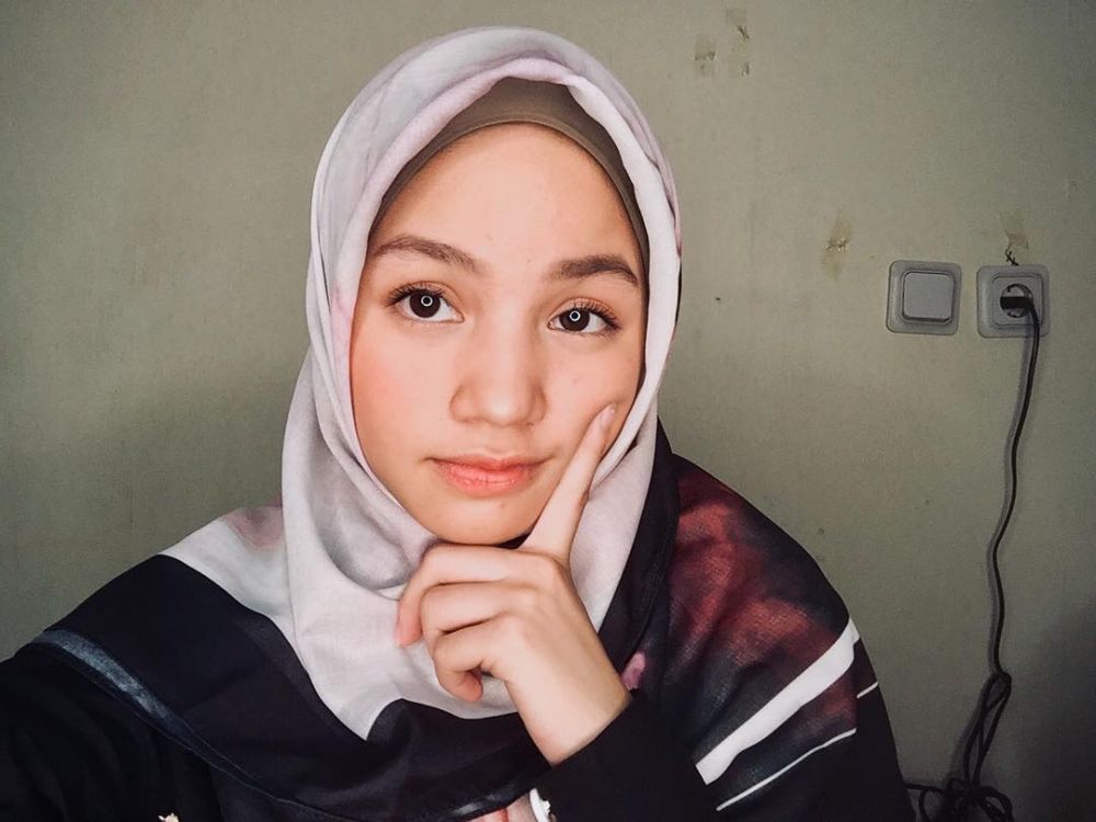 10 Gaya Bella Graceva saat berhijab, imutnya semanis es kepal