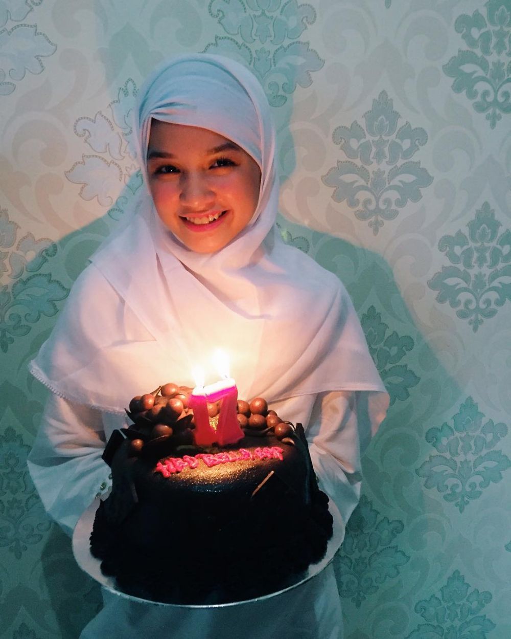 10 Gaya Bella Graceva saat berhijab, imutnya semanis es kepal