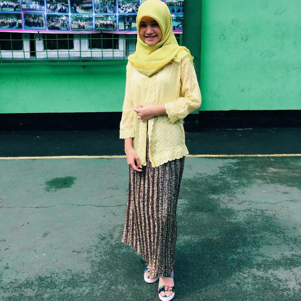 10 Gaya Bella Graceva saat berhijab, imutnya semanis es kepal