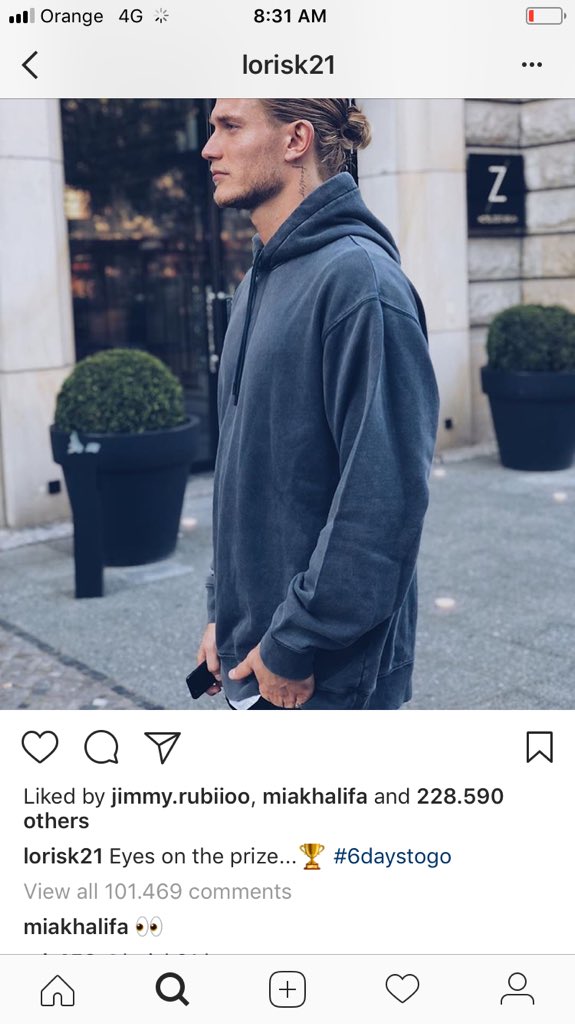 Bintang porno ini komen di Instagram Karius, Balotelli ikut nimbrung