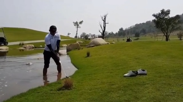 5 Potret Bobby Kool 'SID', anak punk yang jago main golf