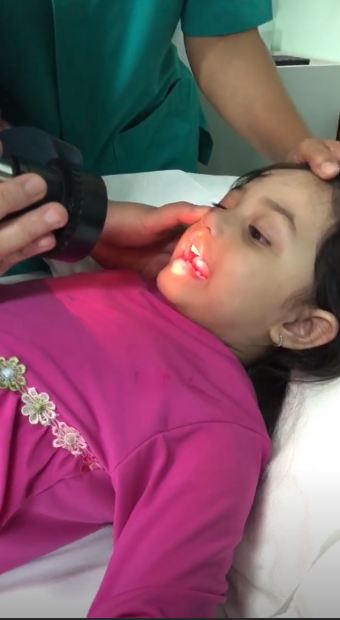 Arsy dan Arsa sakit flu Singapura, begini curhatan panik Ashanty