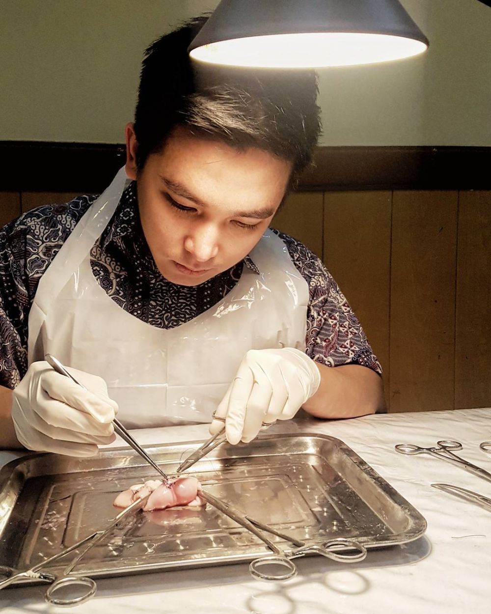 10 Karisma dokter Ervan, cowok yang dinner bareng Ayu Ting Ting