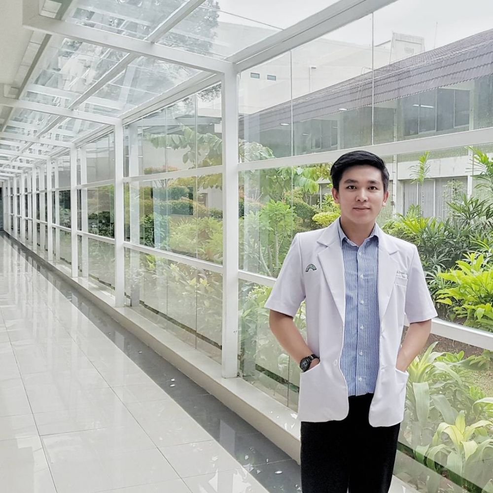 10 Karisma dokter Ervan, cowok yang dinner bareng Ayu Ting Ting