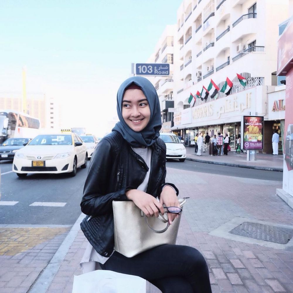 8 Potret memesona Kevin Liliana saat berhijab, langsung bikin pangling