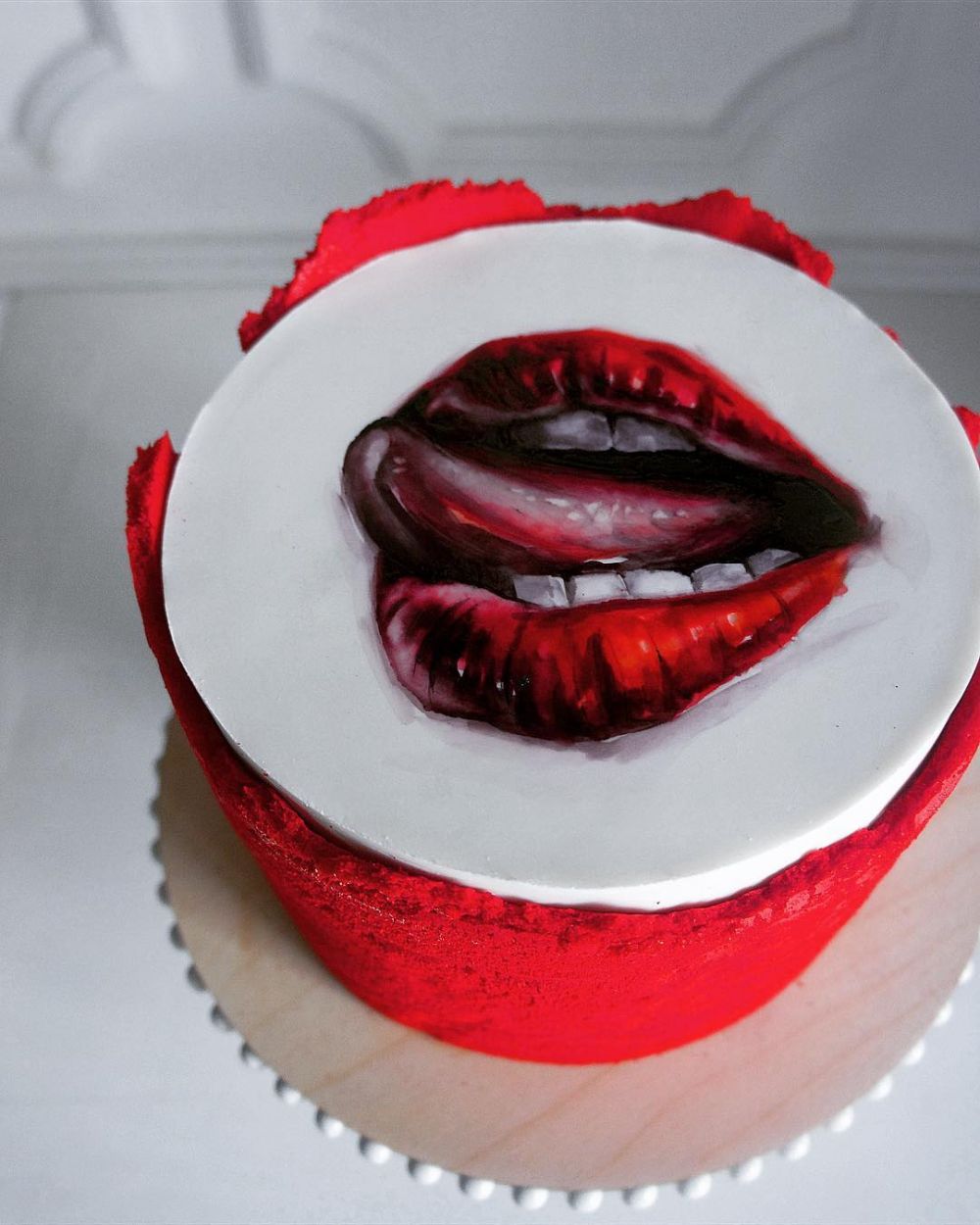 10 Kue ini dijadikan media lukis yang indah, bikin nggak tega makan