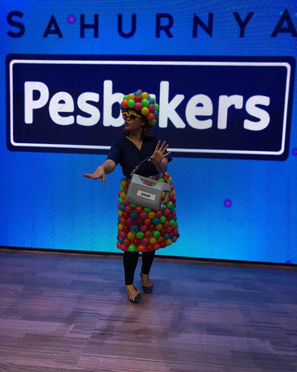 10 Potret Okky Lukman kenakan kostum unik, kreatif & penuh totalitas