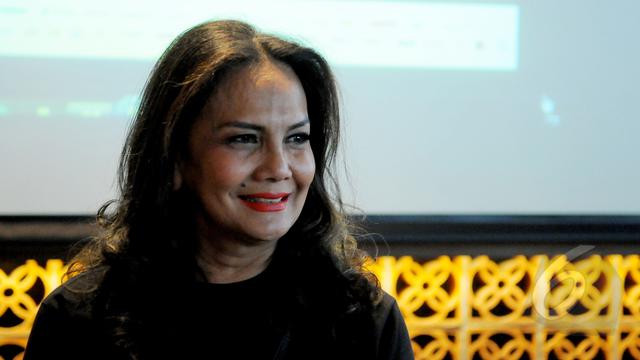 8 Seleb cantik ini makin memesona dengan tahi lalat di sekitar bibir