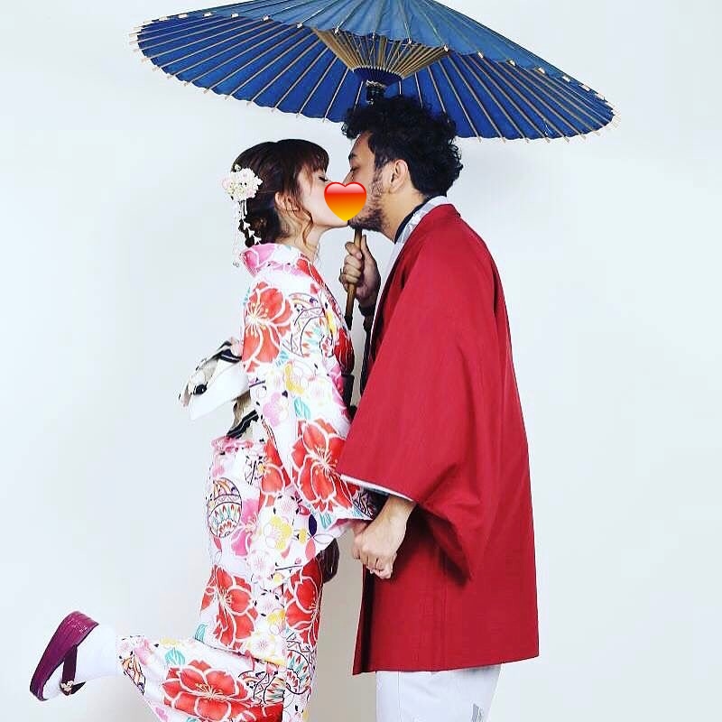 10 Potret kemesraan Giring & istri, bak pacaran padahal punya 4 anak