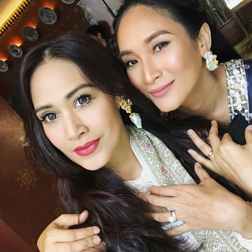 10 Bukti kecantikan Happy Salma tak luntur meski tanpa makeup tebal