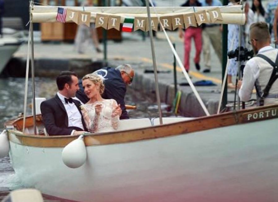 Si Neville Longbottom di Harry Potter menikah, ini 7 foto romantisnya