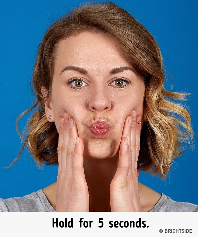 Ladies, 7 gerakan senam wajah ini dijamin bikin lipatan dagu hilang