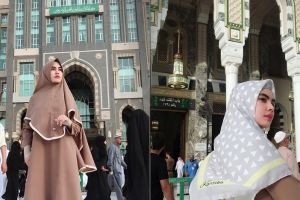 5 Potret aktivitas Kartika Putri saat umrah pada Bulan Ramadan