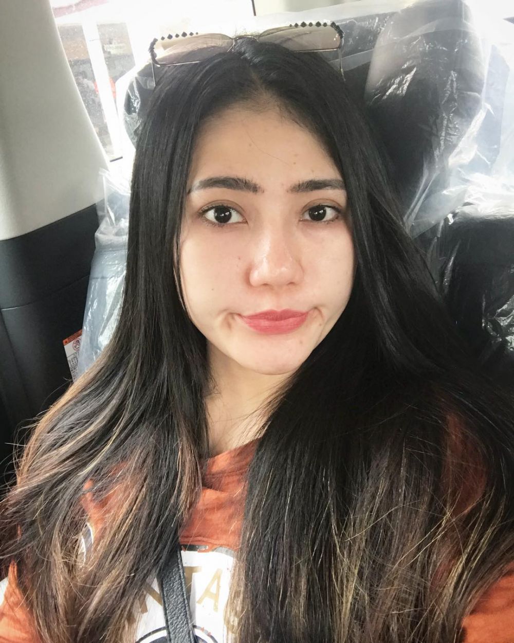 7 Penampilan natural ala Via Vallen ini bukti cantiknya nggak luntur