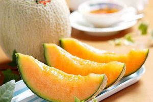 Fantastis, sepasang buah melon ini dijual seharga mobil Innova