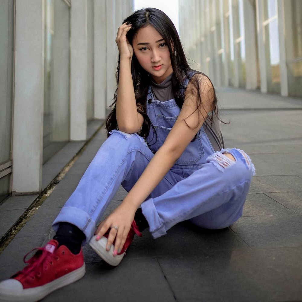 10 Pesona Sandrina Azzahra, pelantun lagu hits Goyang Dua Jari