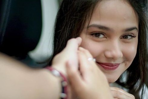Putus dari Angga Yunanda, Syifa Hadju jatuh ke pelukan aktor muda ini