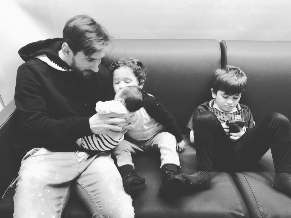 10 Momen Lionel Messi bersama buah hati, hot papa banget