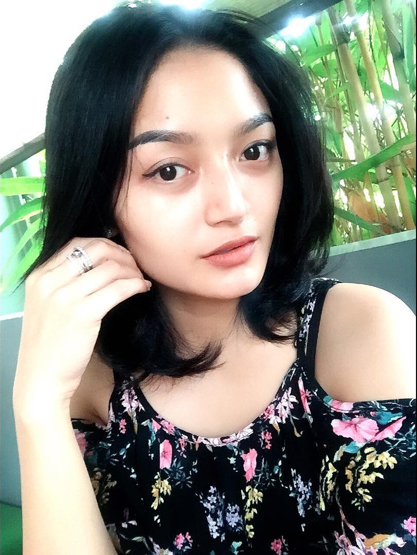 9 Foto Siti Badriah tanpa makeup ini buktikan cantiknya natural