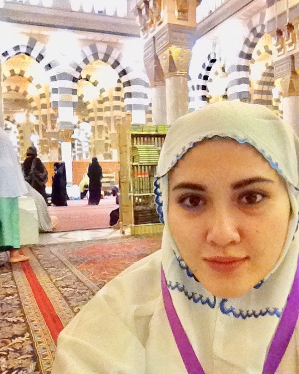 6 Pesona Meggy Diaz dalam balutan hijab, pedangdut seksi gebetan Tukul